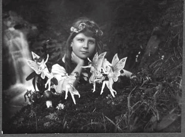 Una delle fotografie delle Fate di Cottingley