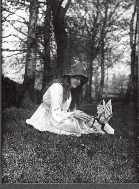 Una delle fotografie delle Fate di Cottingley