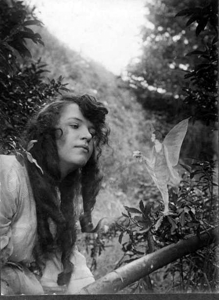 Una delle fotografie delle Fate di Cottingley